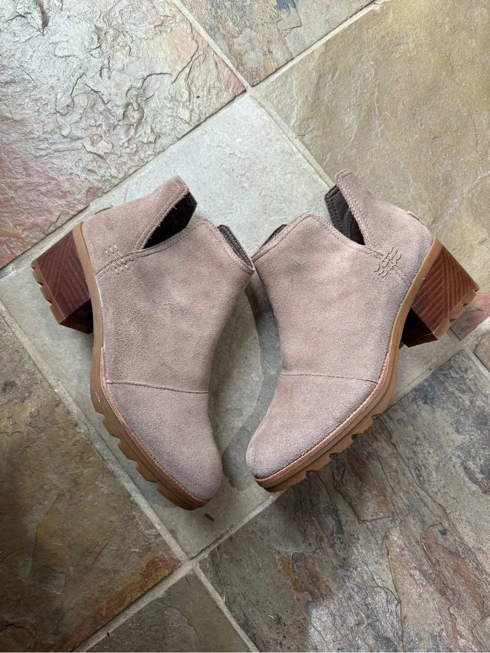 SOREL Cate Cut-Out Waterproof Suede Booties Ash Brown Size 6.5 Pristine